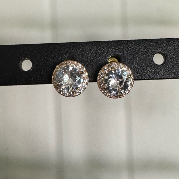 NWOT 1cm Diamond Studs - Picture 8 of 8